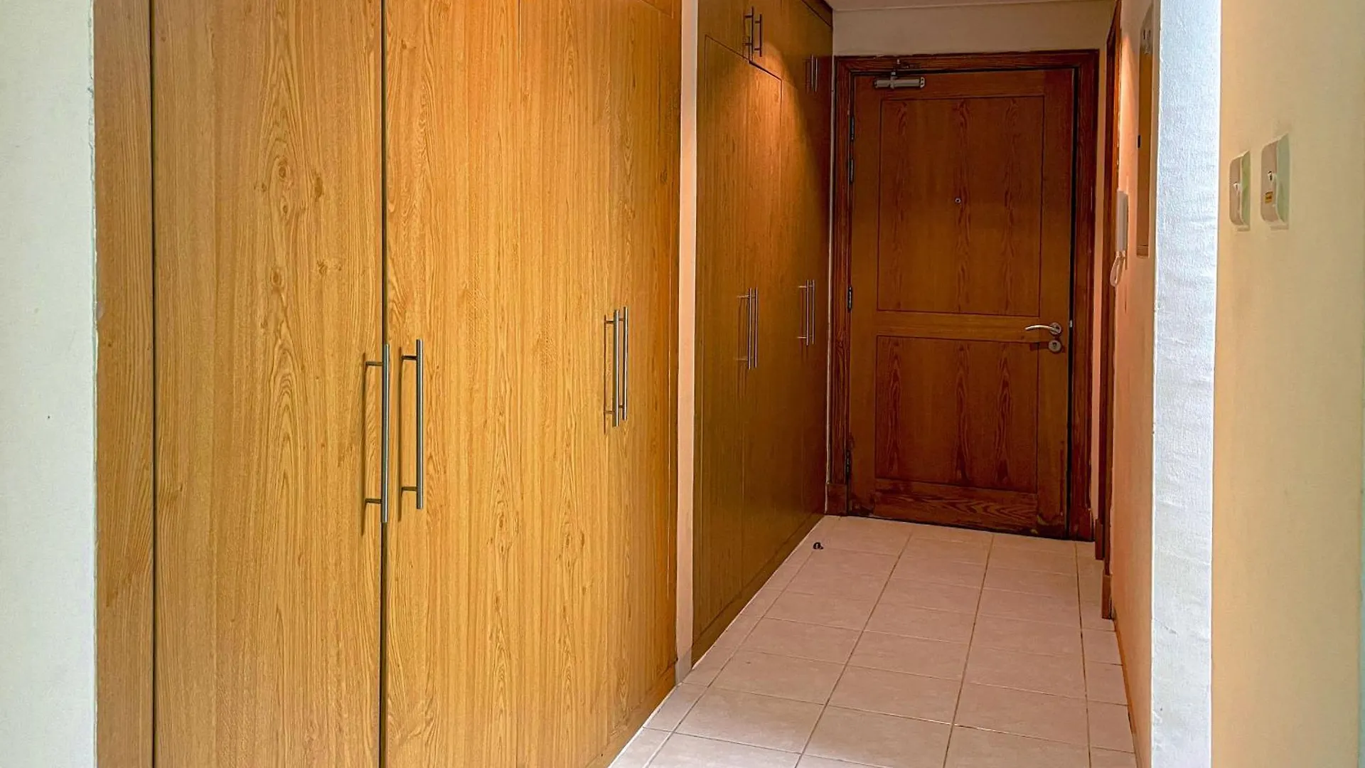 Convenient Studio Near Metro Dubaï Appartement
