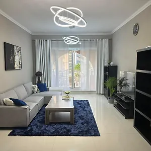 Appartement Huge Entire For Couples ,families & Groups -up To 5 Guests- With Free Pool, Steam & Sauna ,jvc,dubai, Dubaï